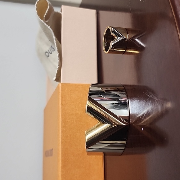 Louis Vuitton Essential V limited edition employee cuff bracelet - Picture 14 of 15